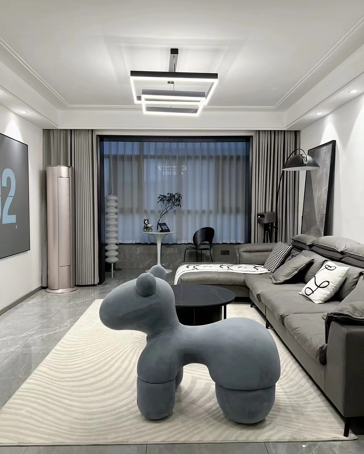 黑白色系极简风格