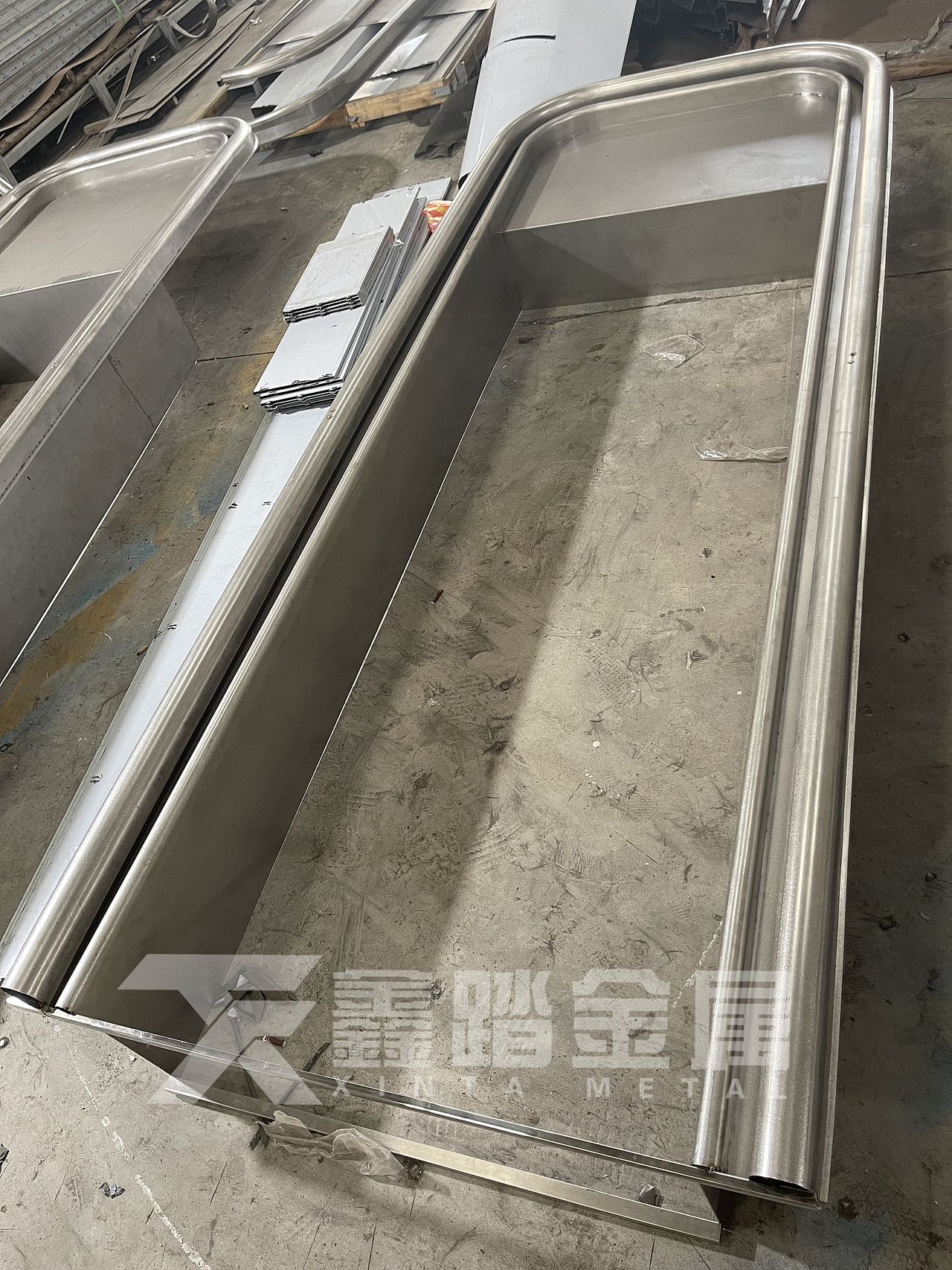 双曲异形不锈钢门套 手工锻造弧形门桃实物图