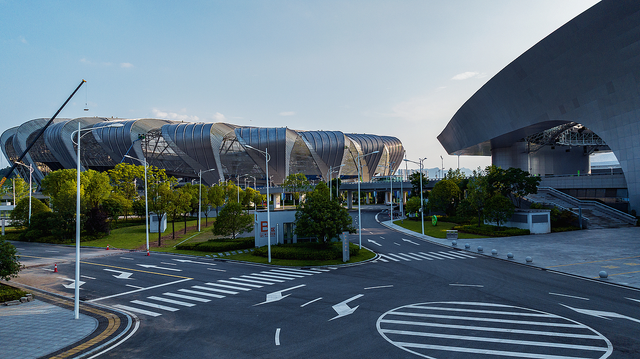 湖北宜昌奥林匹克运动中心昼夜航拍图片