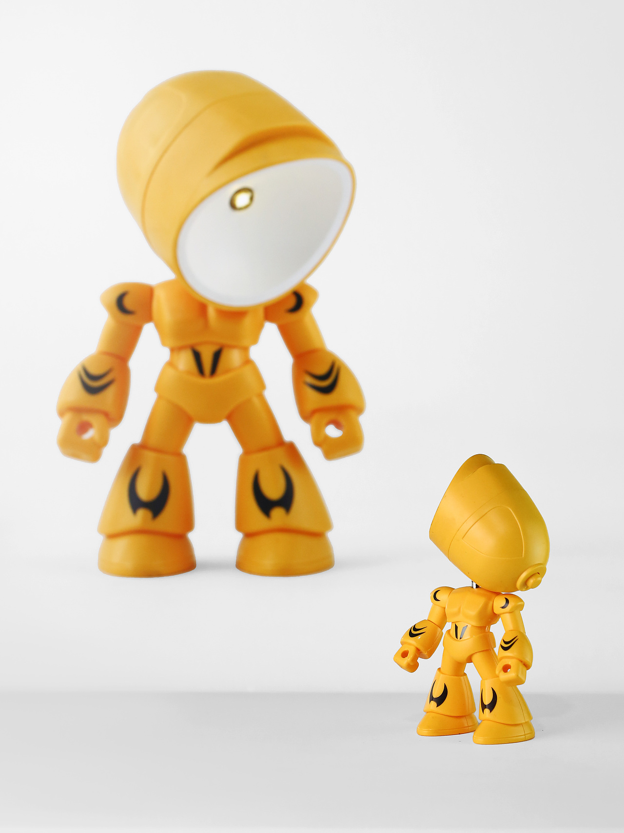 机器人玩具发光小夜灯拍摄