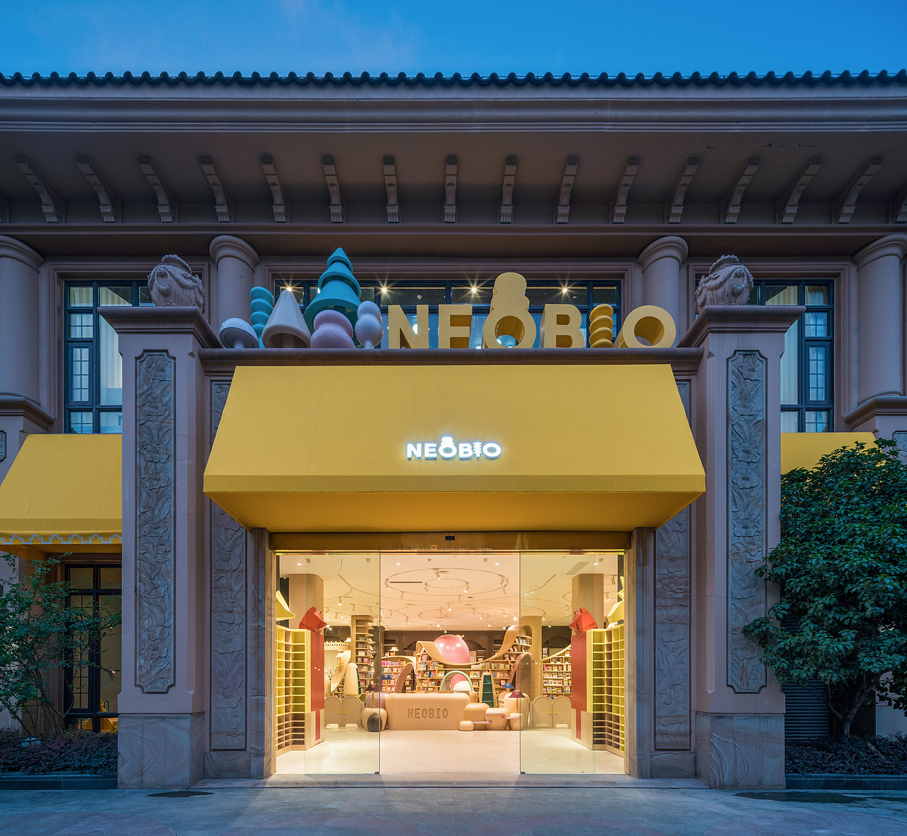 
整个儿童乐园分为图书区，餐厅区，模拟城，攀爬游乐区，派对教室区五个主要功能区。<br><br>▽小树林图书区