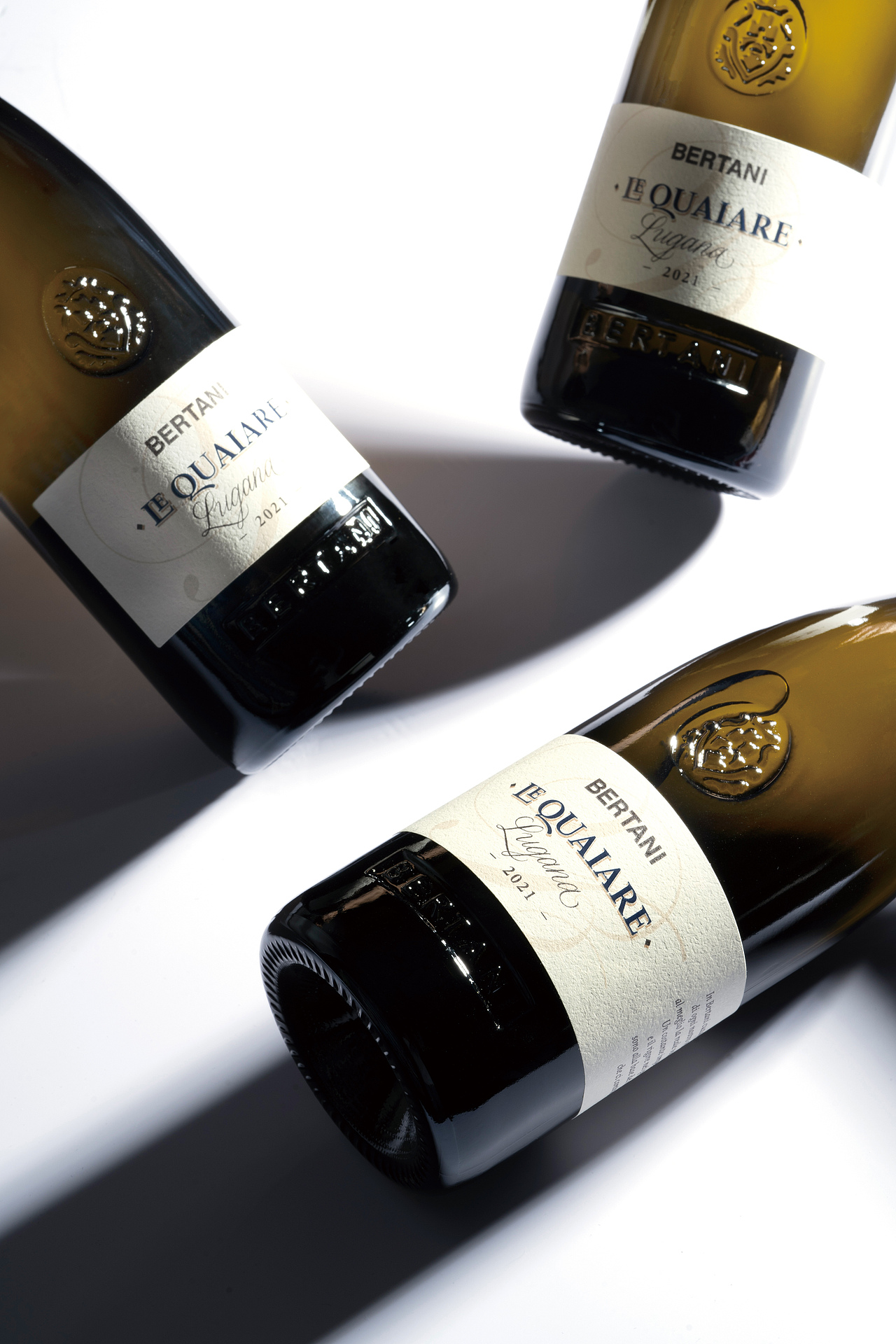 瓶子的多种拍法 - 2021-2022作品集（图ZMzEyNzIxNjE2） - 产品摄影 - 站酷设计师韋韋韋維斯原创素材 - 站酷ZCOOL