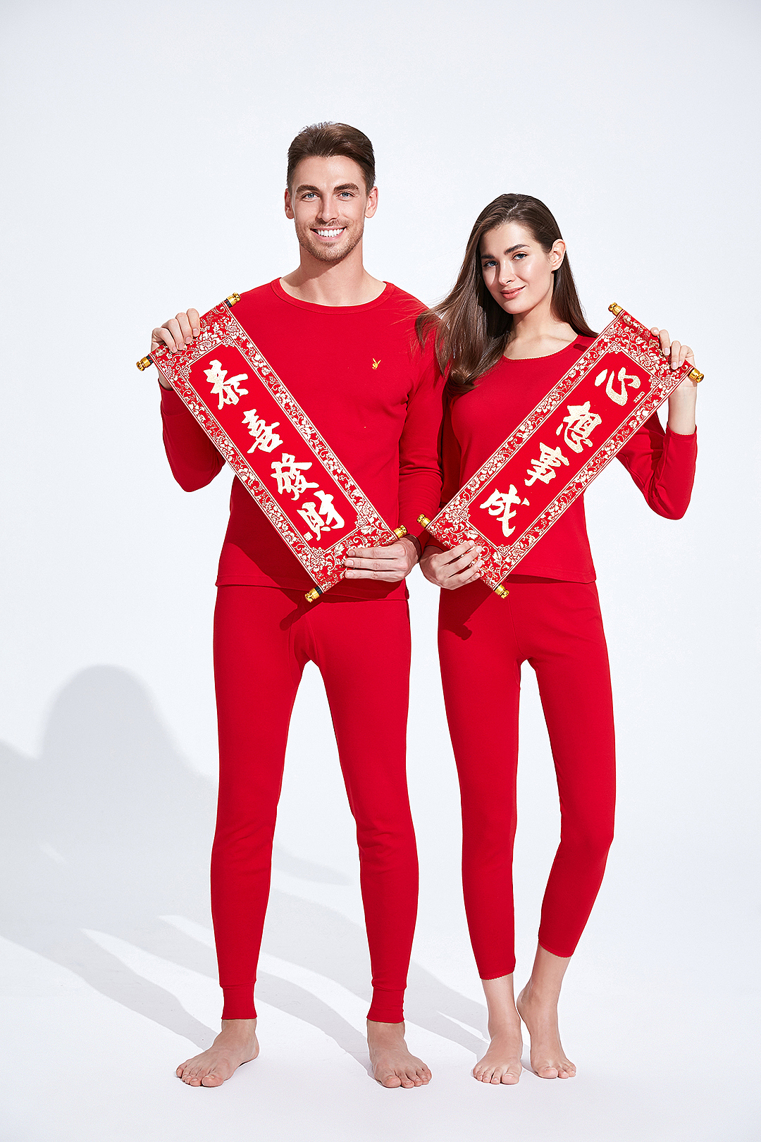 大红本命年 | 保暖内衣 | 情侣拍摄 | ART十点视觉（图ZMzE3MTIyNzE2） - 人像摄影 - 站酷设计师ART十点人像摄影原创素材 - 站酷ZCOOL