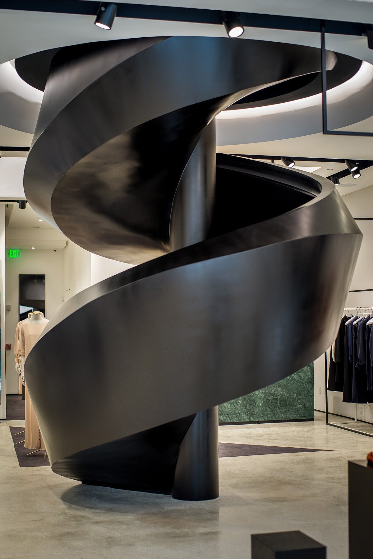 服装店设计案例鉴赏——成都专业服装店装修设计