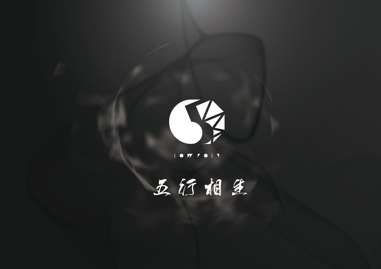 标志设计
我制作了一个形似太极图的标志,而在右半边的三角形图形又组成了八卦图的一半形状。整个标志采用了正负形的方法,在两边的黑形图片中间形成了一个“5字”,这样就将五行,太极,八卦相结合,形成了拟真与抽象相融合。寓意着五行相生,相溶的概念思想。