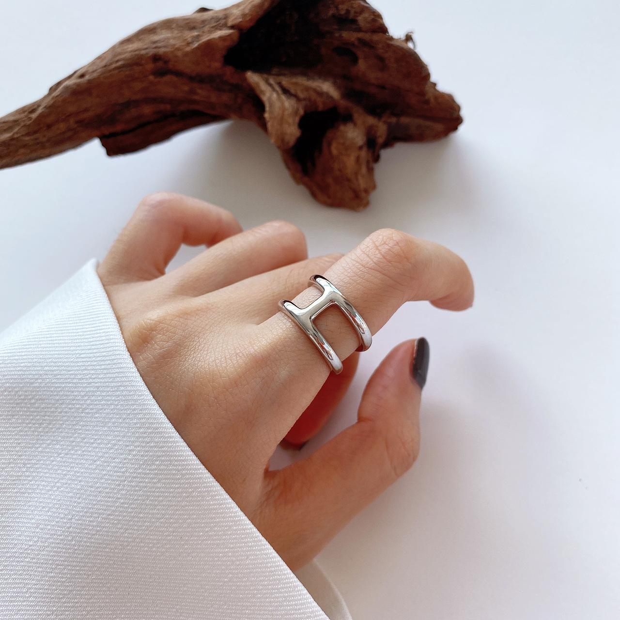 ins冷淡风黑白风戒指指环首饰静物珠宝静物产品拍摄（图ZMjIzNjA0NzQ0） - 产品摄影 - 站酷设计师何以朱颜原创素材 - 站酷ZCOOL