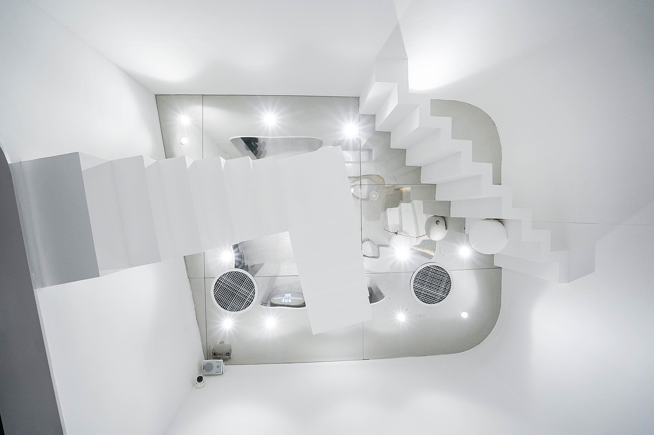 主题区空间顶部镜面反射