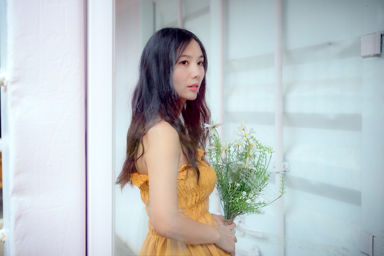 邂逅“小黄车”（图ZMTIwMjY2MDQ4） - 人像摄影 - 站酷设计师贱贱Jesse原创素材 - 站酷ZCOOL