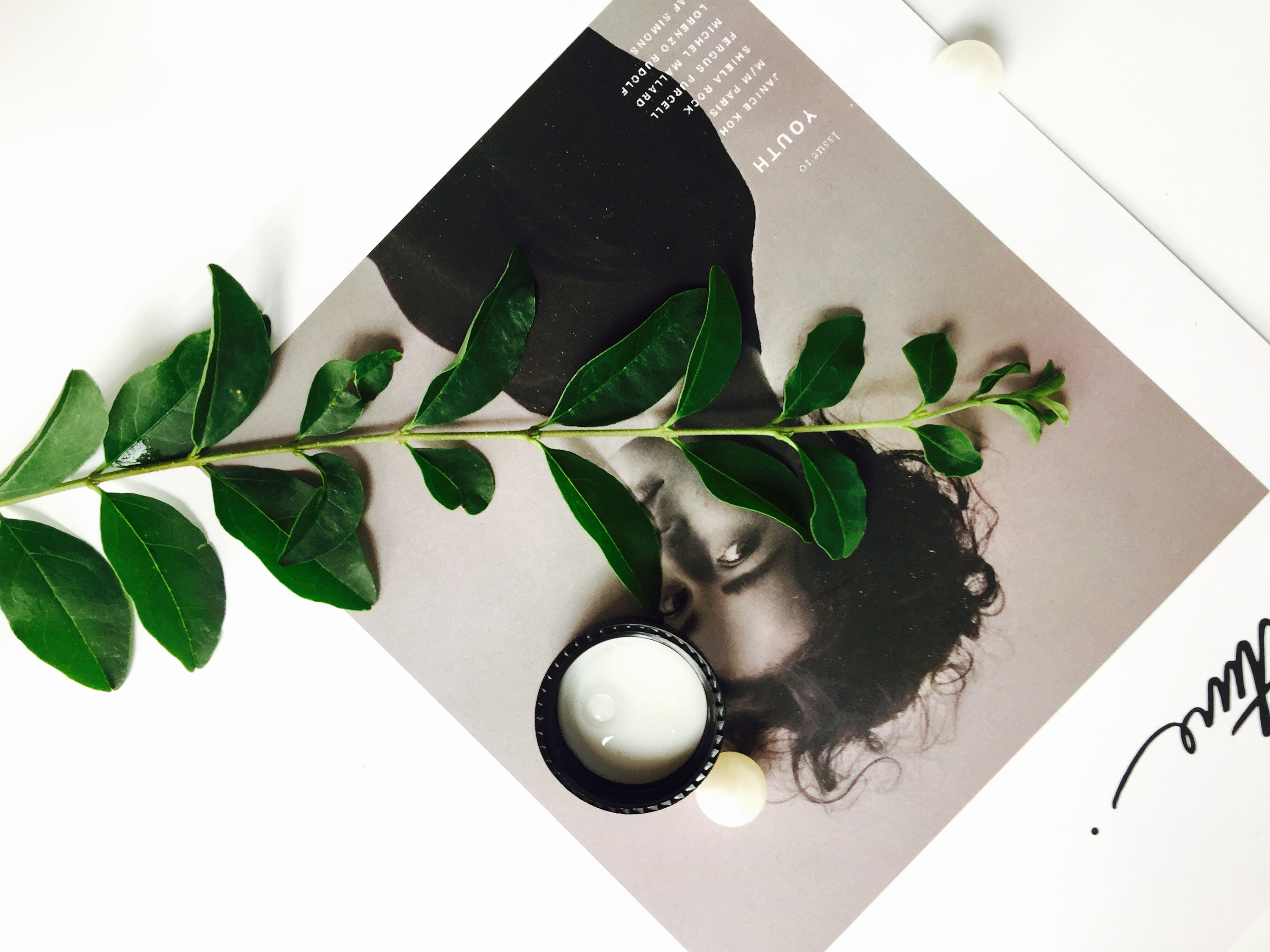 六月洗护产品ins风场景拍摄手机静物摄影