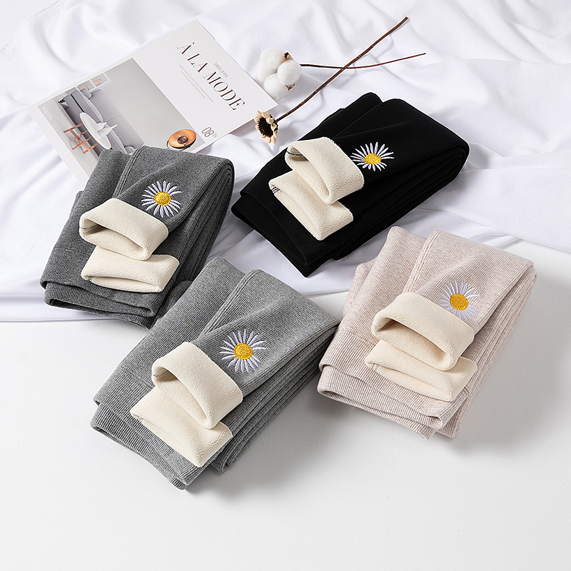 打底裤拍摄 服装拍摄 创意拍摄（图ZMjM2NzgxODQw） - 产品摄影 - 站酷设计师义乌艺心摄影公司原创素材 - 站酷ZCOOL