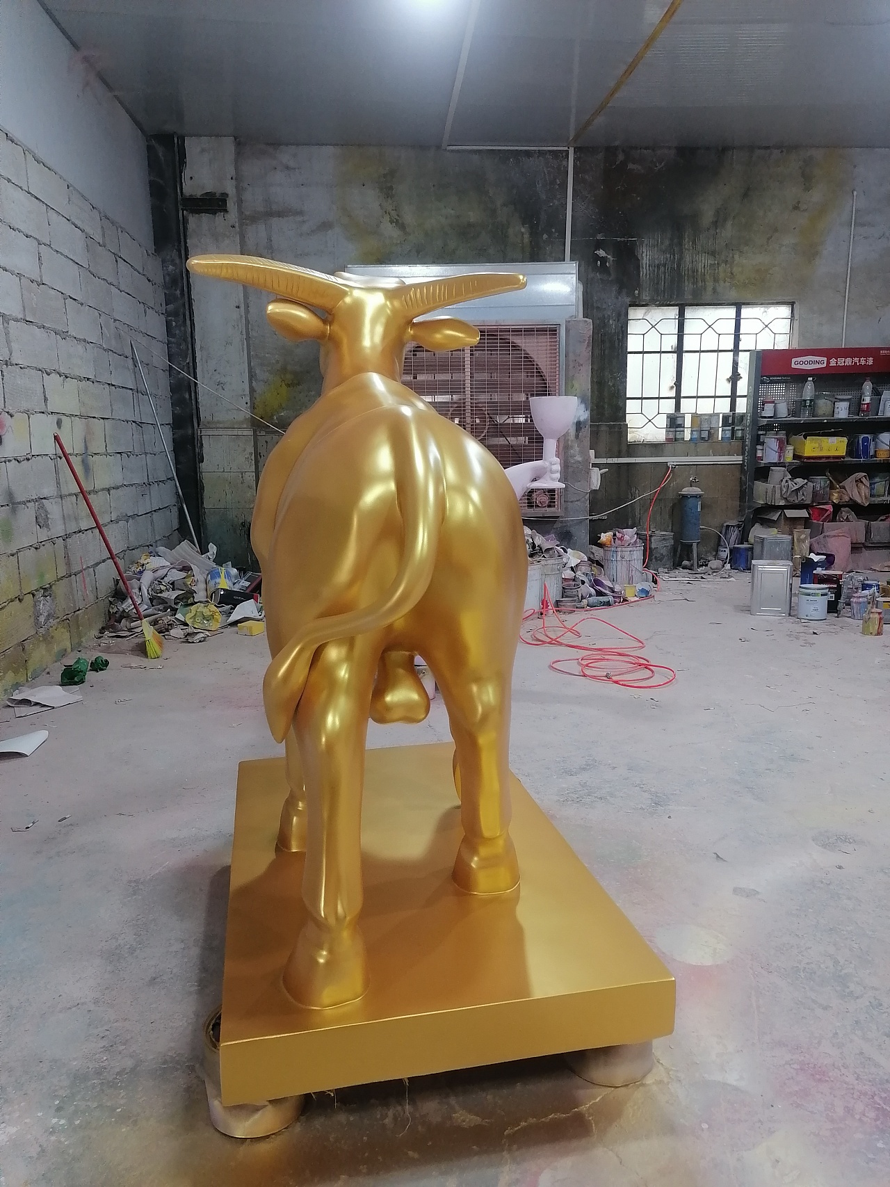 牛年形象吉祥物摆件玻璃钢金牛雕塑仿真动物定制