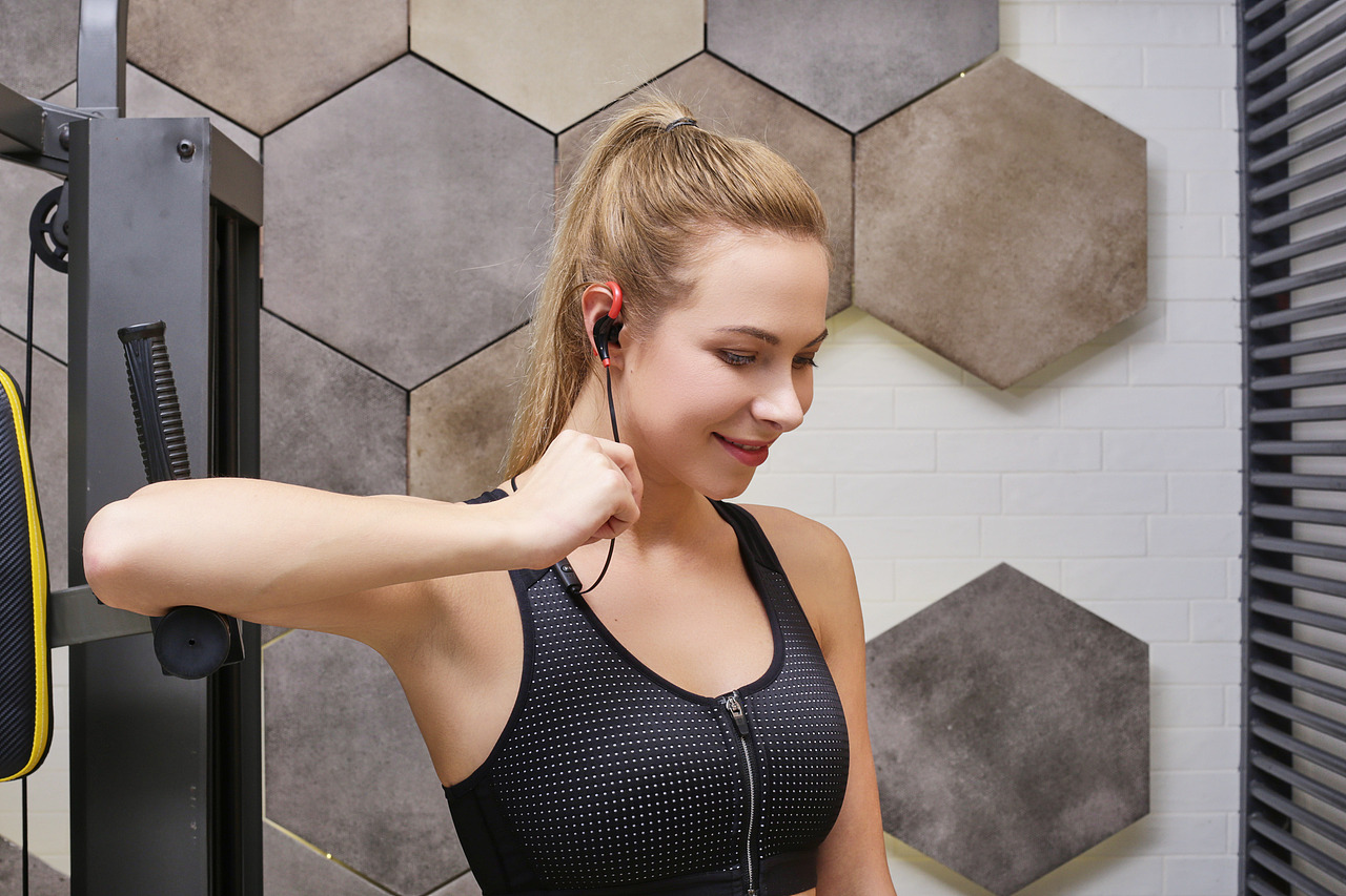 外模运动耳机场景图