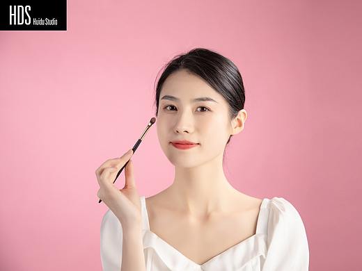 化妝刷模特圖拍攝（個人主頁-ZNTgwNzQxNDA=） - 人像攝影 - 站酷設(shè)計(jì)師HDS灰度電商原創(chuàng)素材 - 站酷ZCOOL