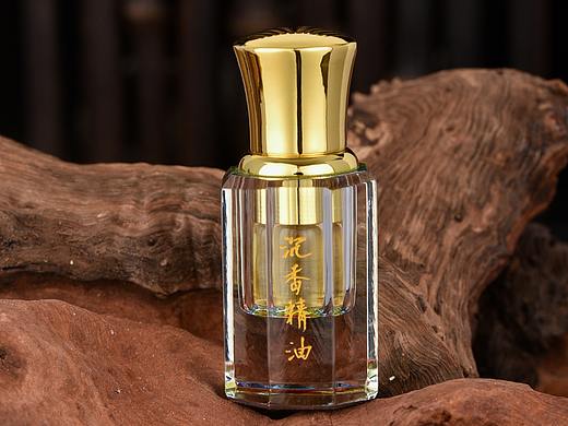 沉香精油