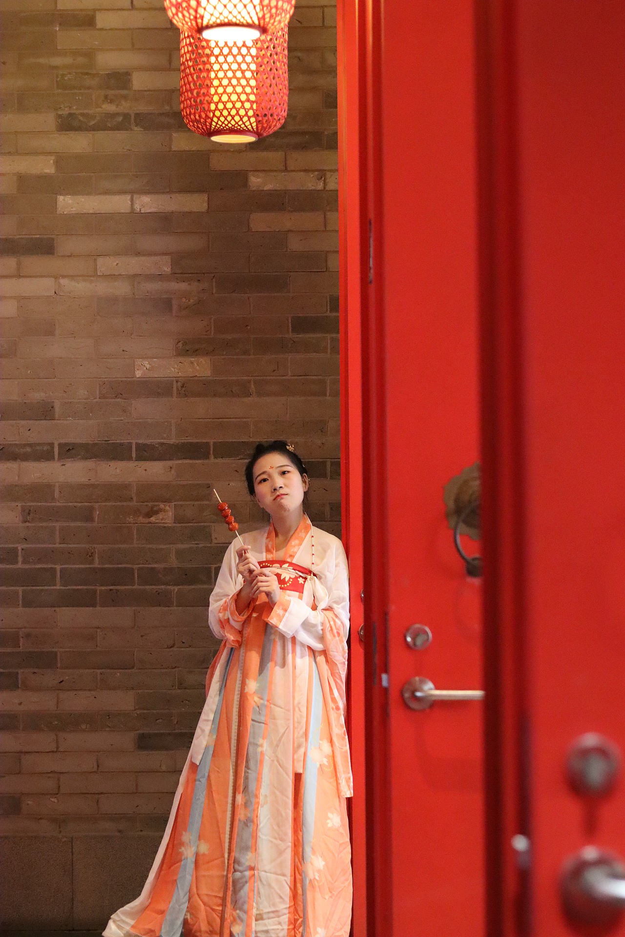 人要先感到幸福 才能看到玫瑰