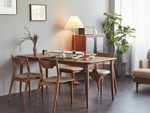 选一张稳固轻巧的餐桌,陪伴你的一日三餐