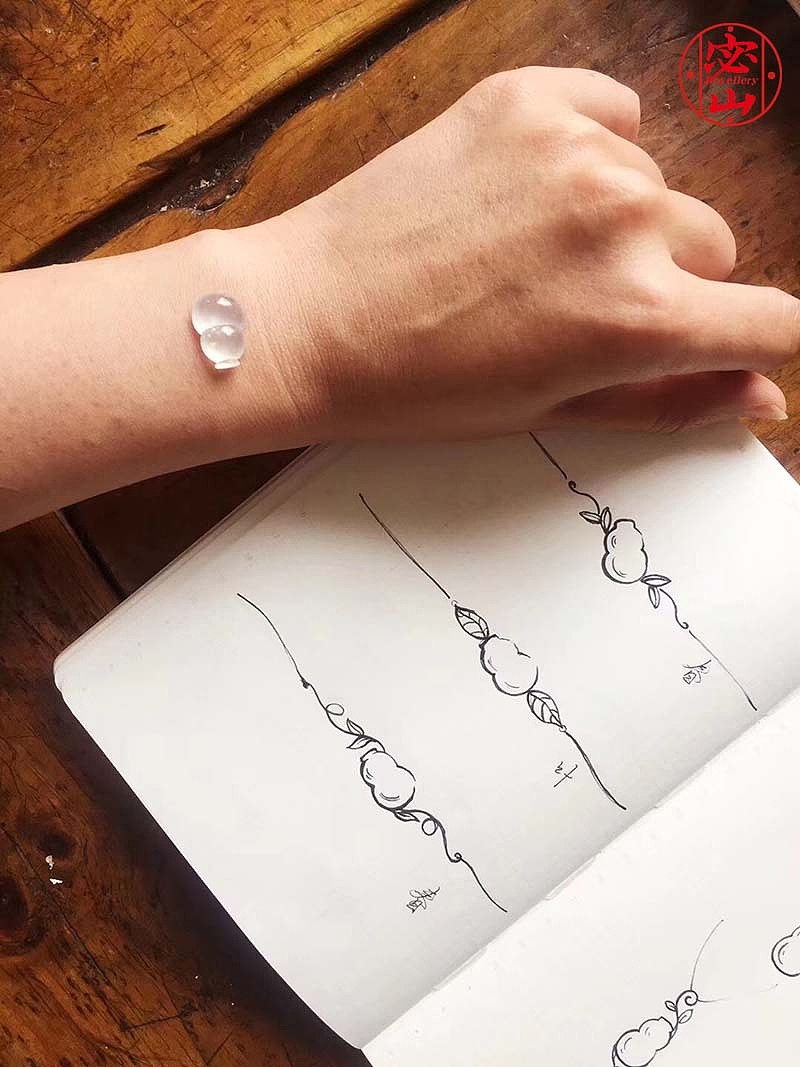 一缕仙藤上，两宝葫芦