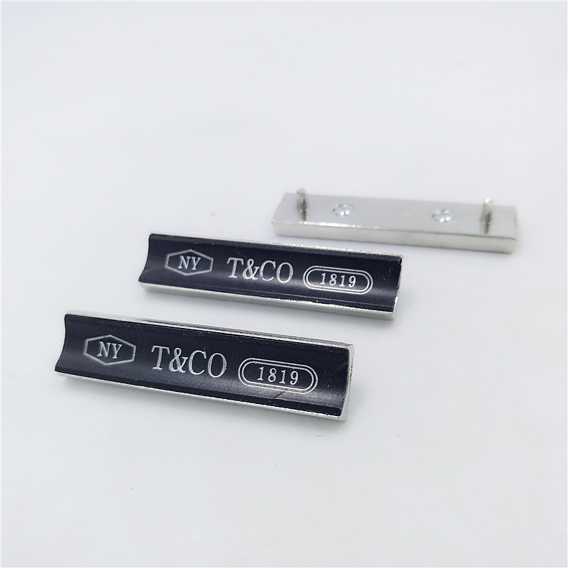 潮流字母饰品配件弧度标牌激光logo金属标三角标订制款