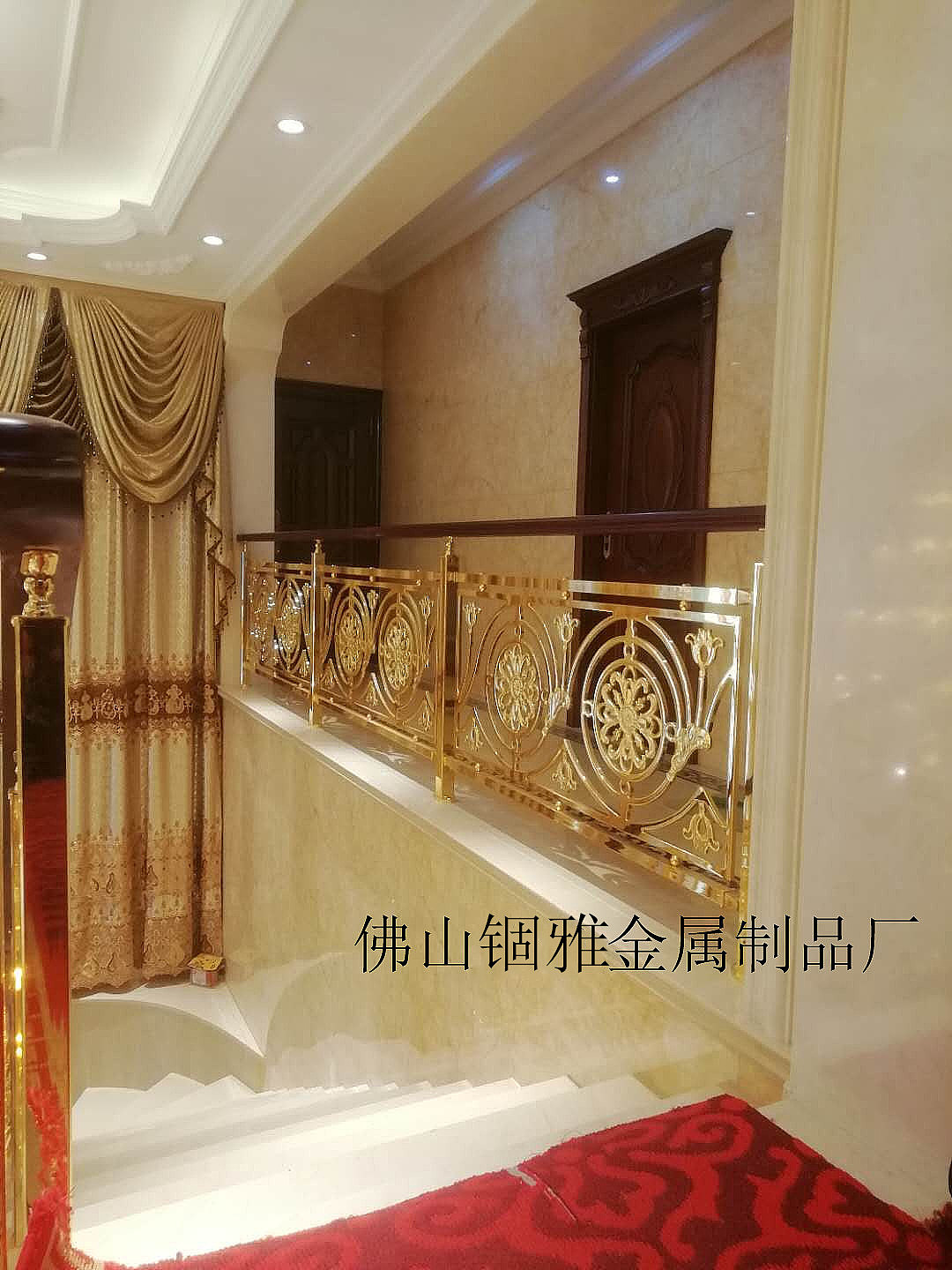 三亚别墅楼梯护栏 铝板黄铜板雕花热潮款