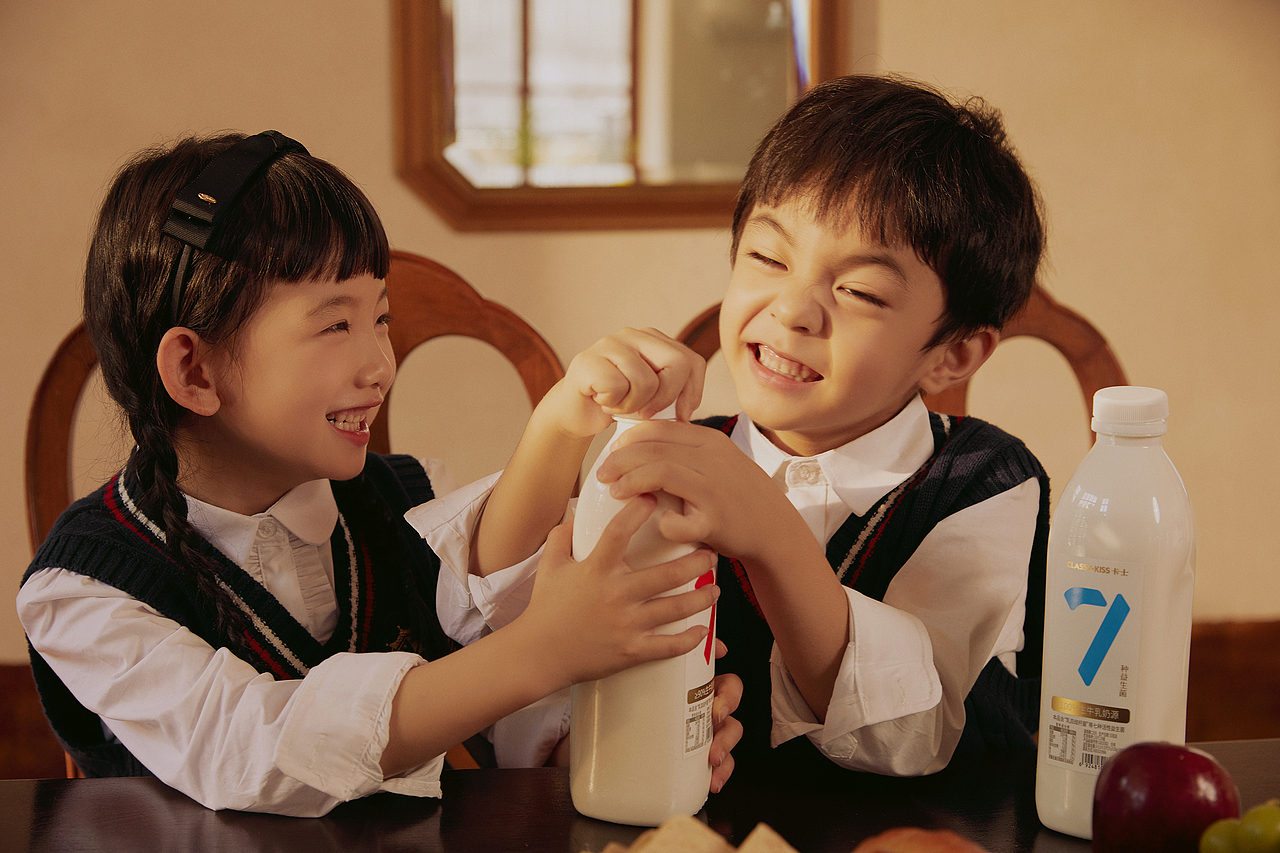 ClassyKiss卡士酸奶｜2021线下广告拍摄（图ZMjc5NDM5MDMy） - 人像摄影 - 站酷设计师WaiTinG0417原创素材 - 站酷ZCOOL