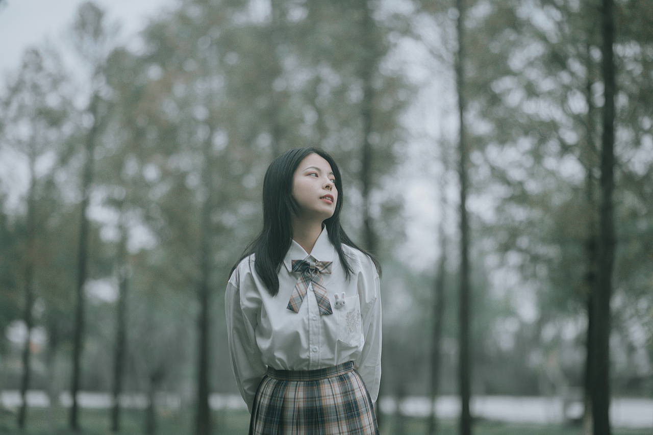 你说我像精灵,是对比周围的黯淡