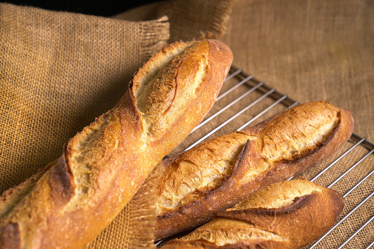 Baguette法式长棍面包的做法_Baguette法式长棍面包怎么做_Baguette法式长棍面包的家常做法_LZ【心食谱】
