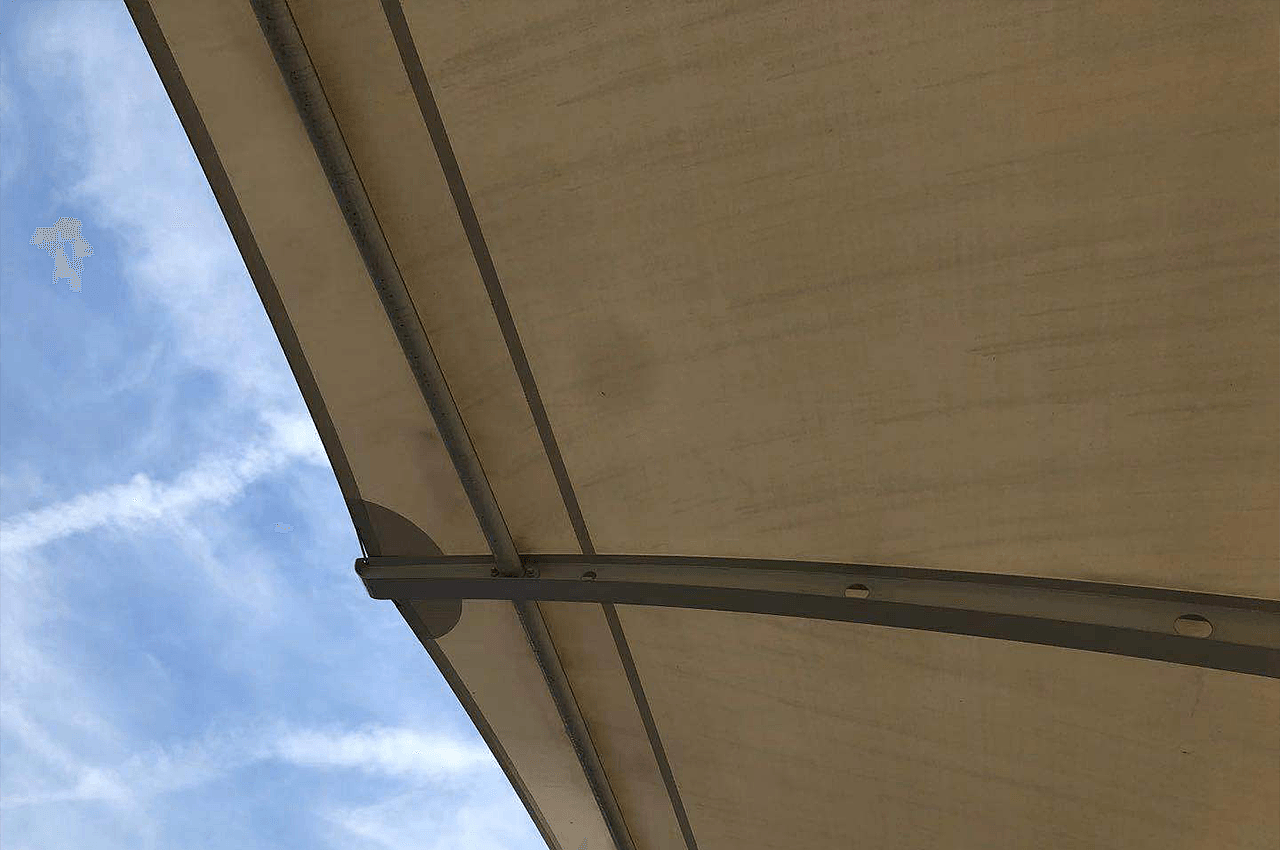 武汉纽兰工业园门口新能源公交车总站充电桩膜结构车棚