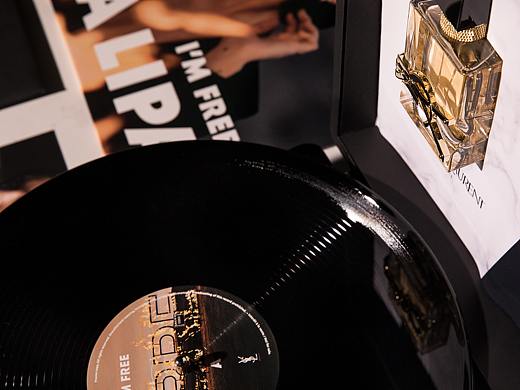 YSL黑胶唱片机&LIBRE香水（个人主页-ZNDI5NTczNDA=） - 产品摄影 - 站酷设计师易一c原创素材 - 站酷ZCOOL