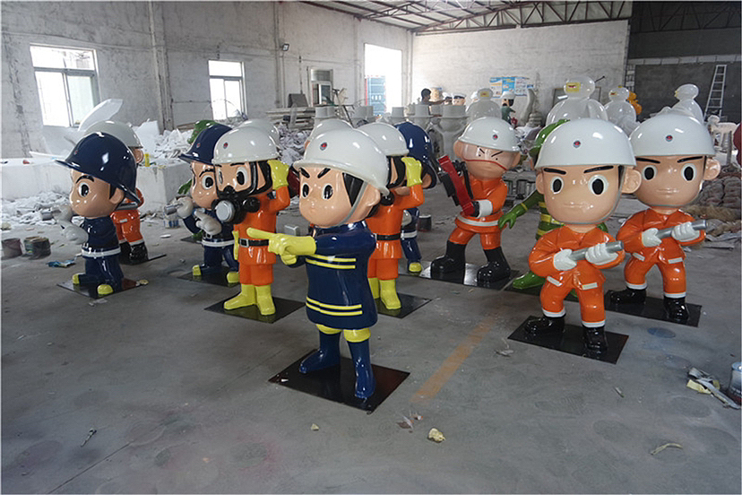 消防战士雕塑塑造了消防员在救火过程中在火海冲锋陷阵的无畏形象,体现出了消防员为了保卫人民生命财产和安全无惧火海,将个人生死置之度外的伟大品格