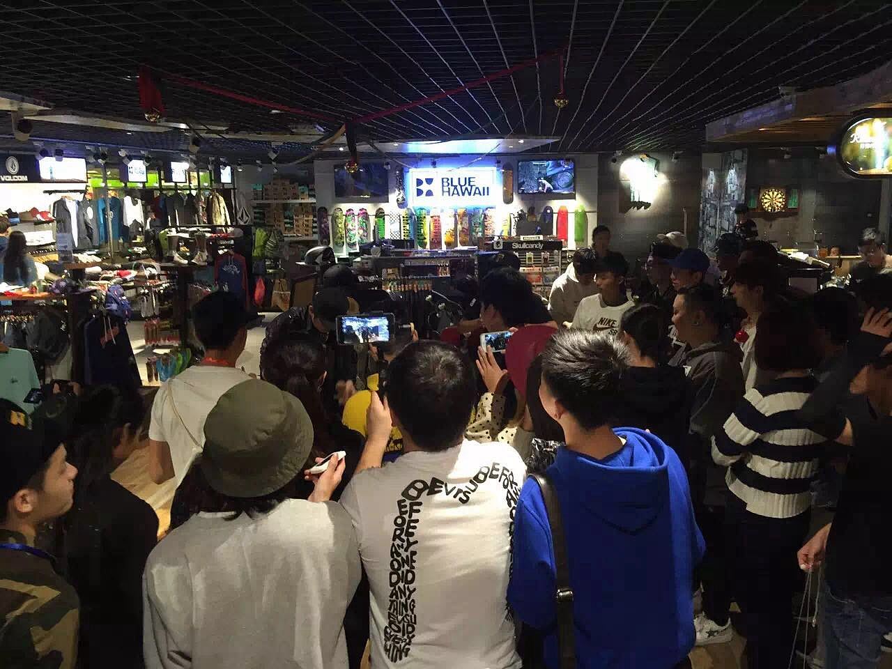 BLUE HAWAII X WINNERKENDAMA 廣州首屆KENDAMA PARTY（图ZMzk2ODQ3OTI=） - 新锐潮流插画 - 站酷设计师三尼浆原创素材 - 站酷ZCOOL
