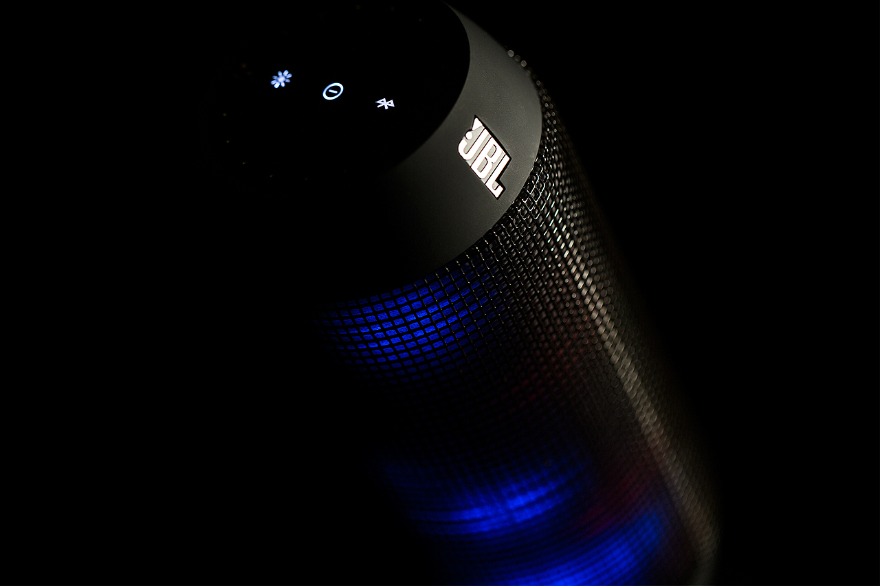 JBL无线蓝牙音箱实拍 蓝牙音响（图ZMzgxMDM4MDg=） - 产品摄影 - 站酷设计师卓维Design原创素材 - 站酷ZCOOL