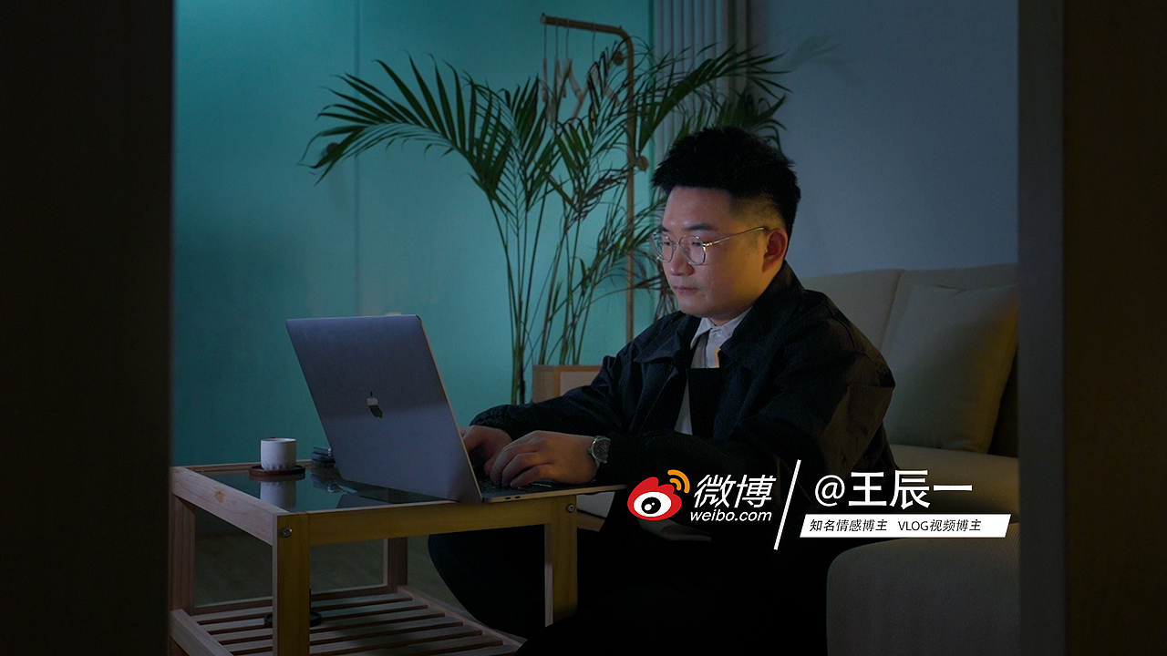 拥抱接力  传递温暖
