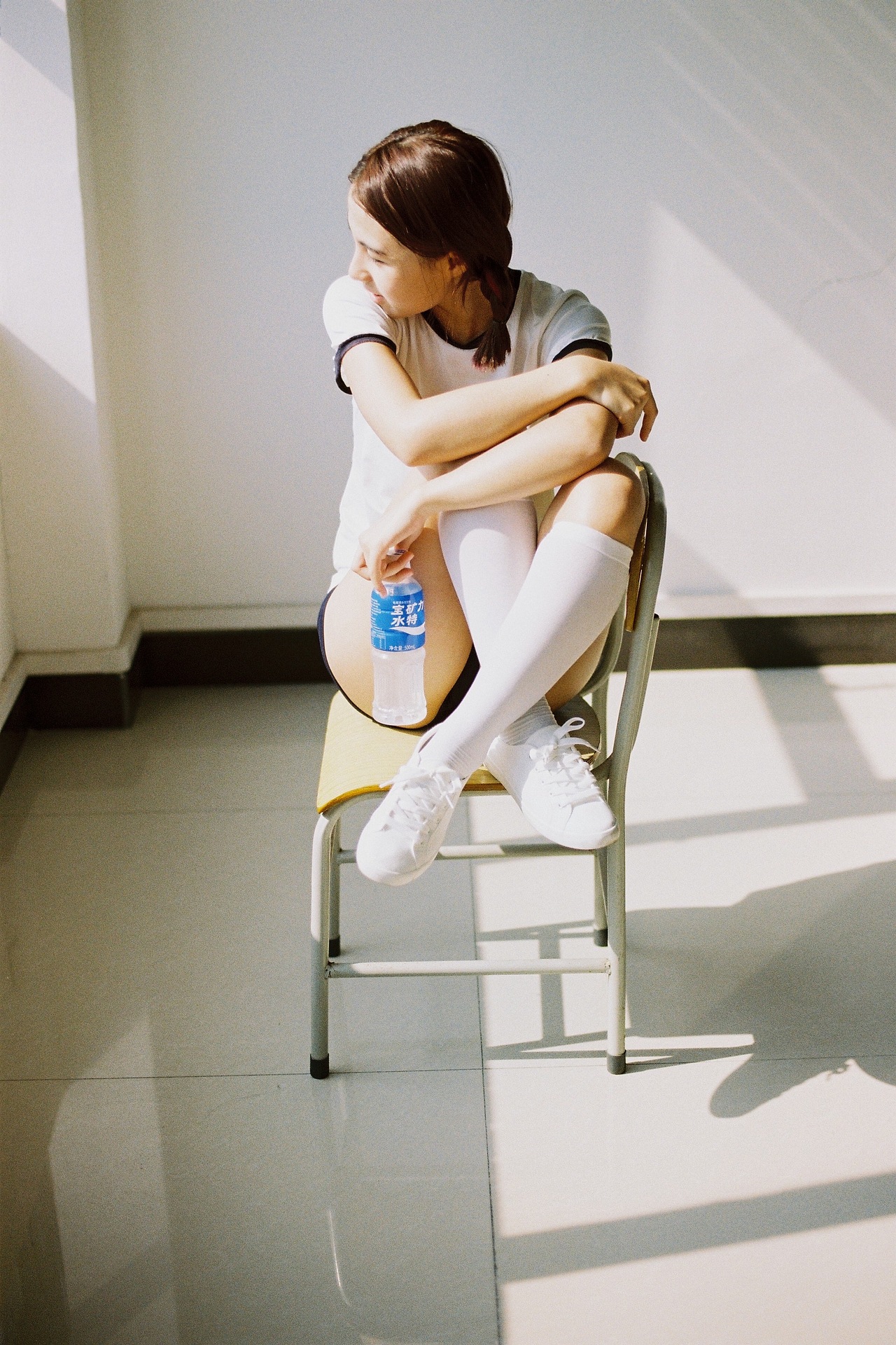 圖書館的窗邊（圖ZMjU2MDIxNjIw） - 人像攝影 - 站酷設(shè)計(jì)師川楓鈴木原創(chuàng)素材 - 站酷ZCOOL