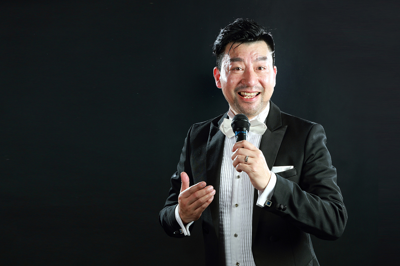 男高音歌唱演员王庆伟