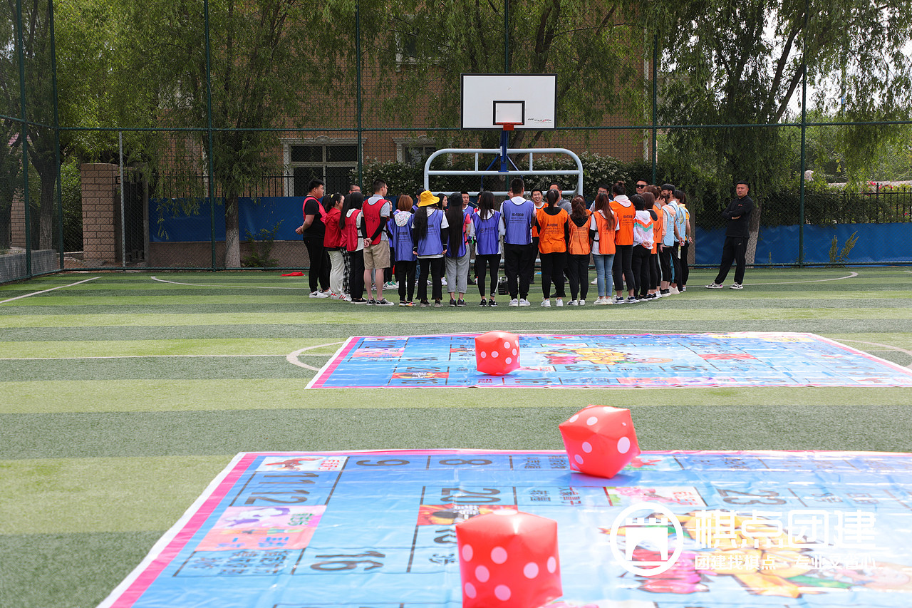 棋点团建|客户注意团建富翁