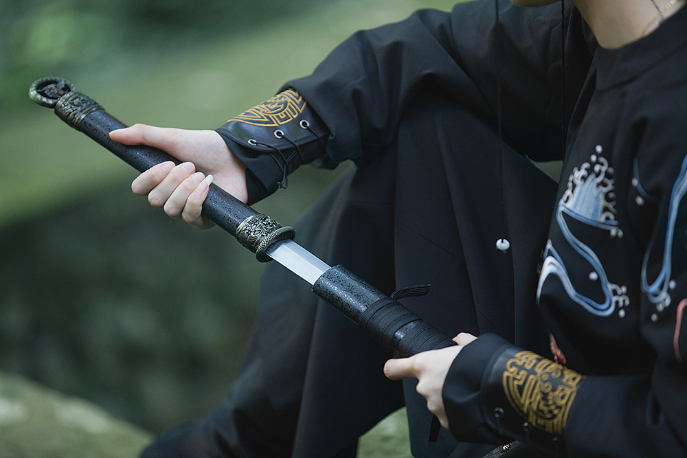 千山我独行,不必相送