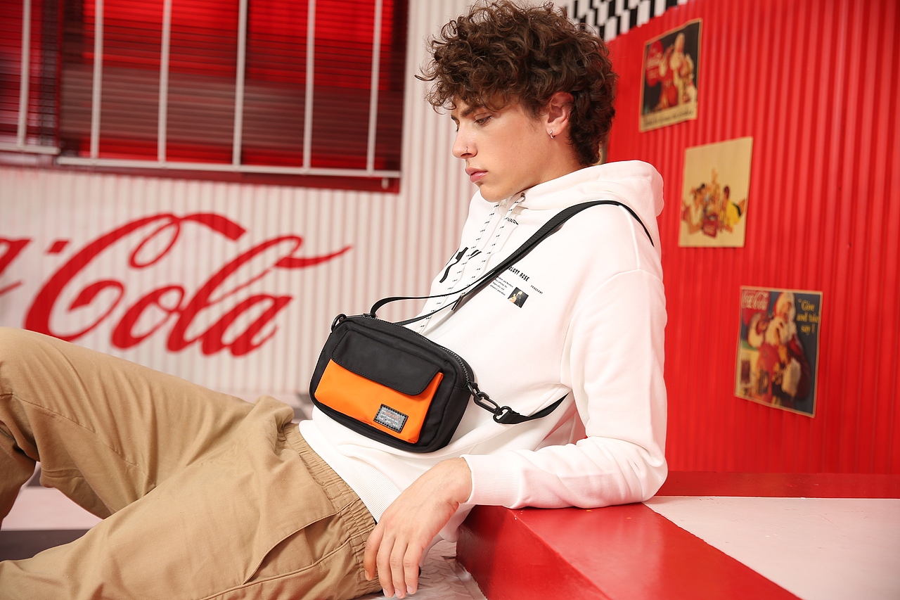 2018稻草人男包拍攝（圖ZMTMzODU0ODEy） - 人像攝影 - 站酷設(shè)計師AlexPengWanYi原創(chuàng)素材 - 站酷ZCOOL