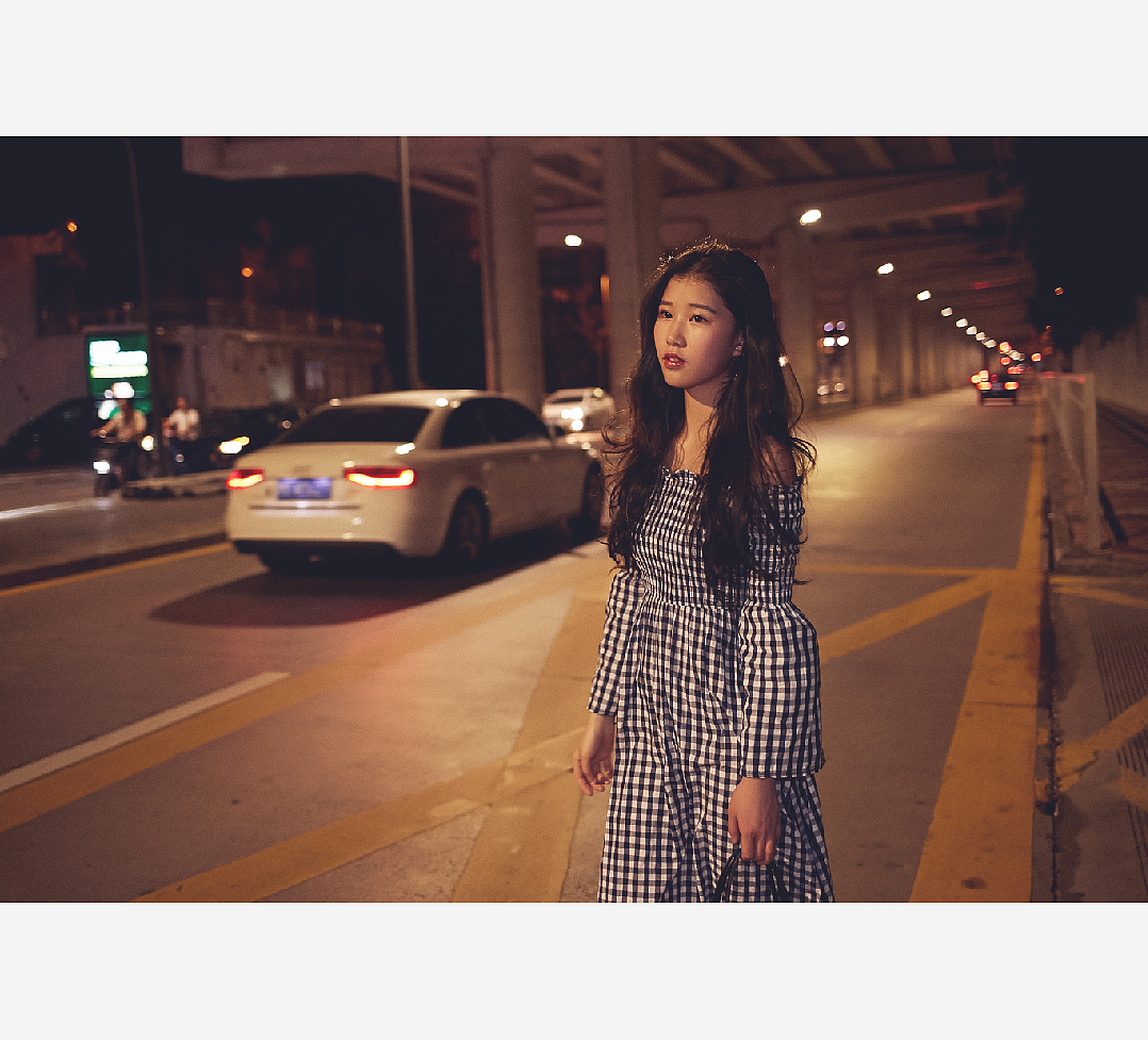 一个面瘫的假模特