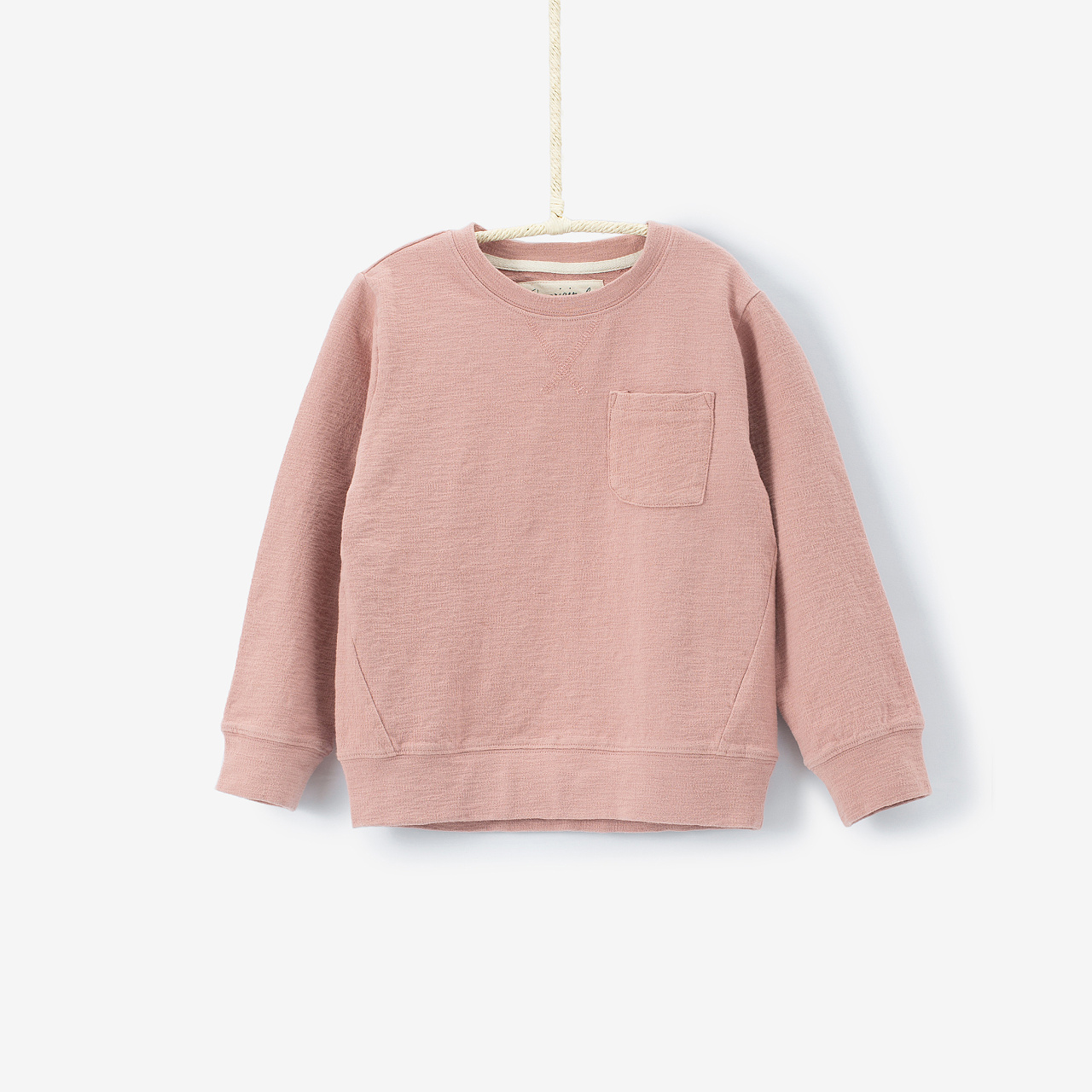 亲子贴袋长袖t恤童装服装衣服白底静物产品拍摄图