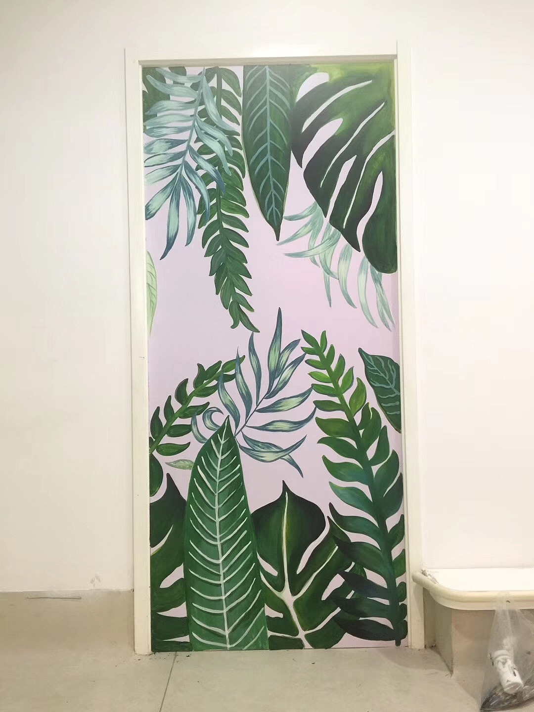 手绘绿植龙猫匠心彩绘