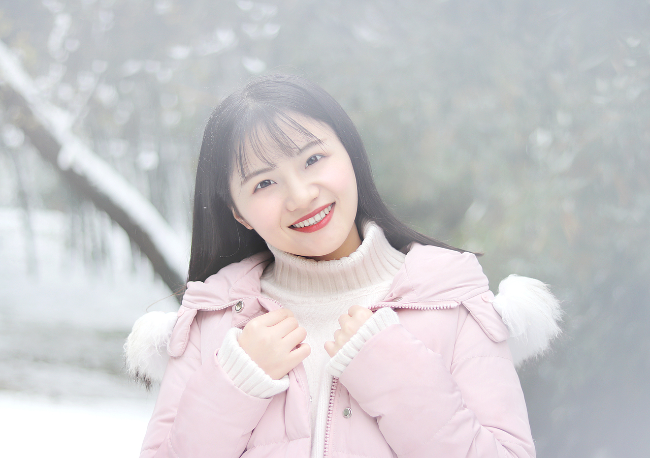 雪天中的小精灵