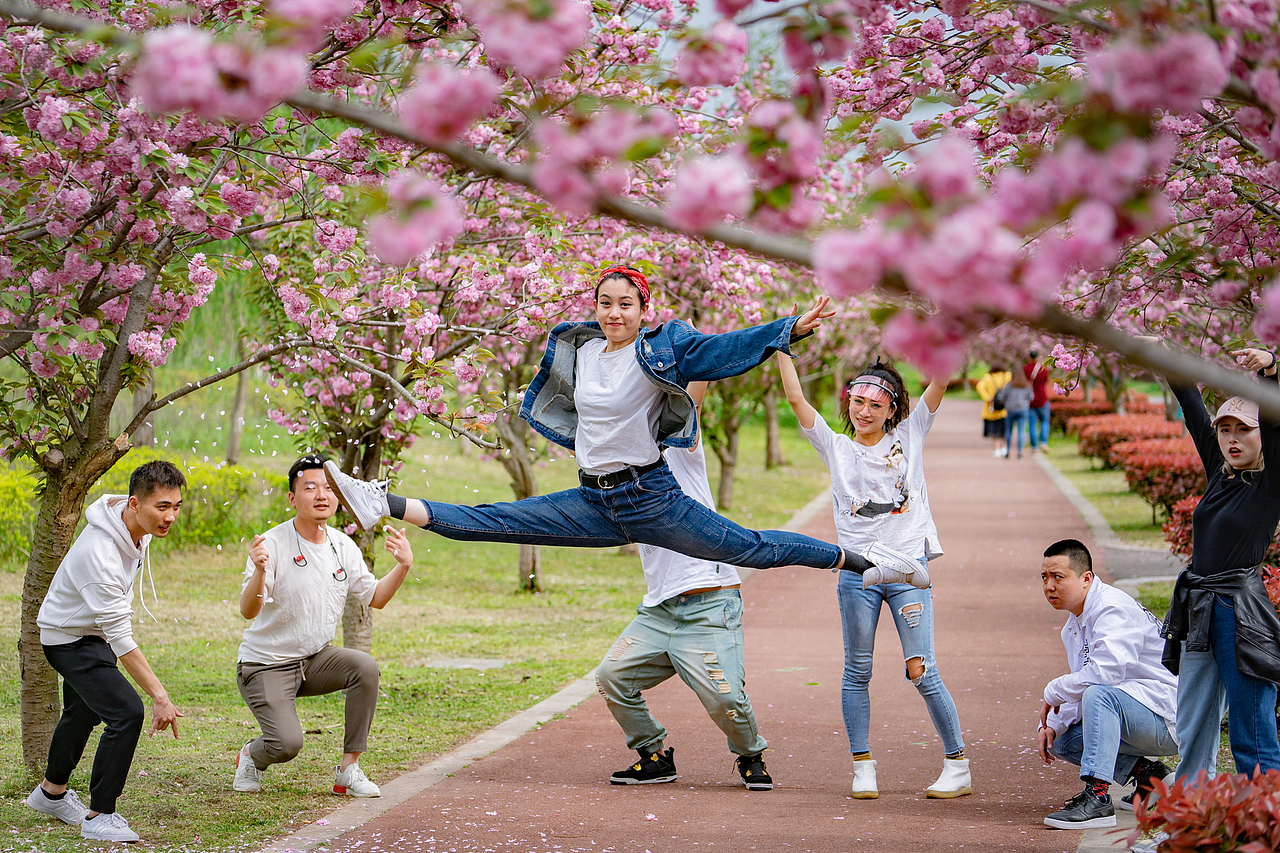 陶醉在春天的花花世界里（图ZMTUzNTQ4NTc2） - 人像摄影 - 站酷设计师迪克高原创素材 - 站酷ZCOOL