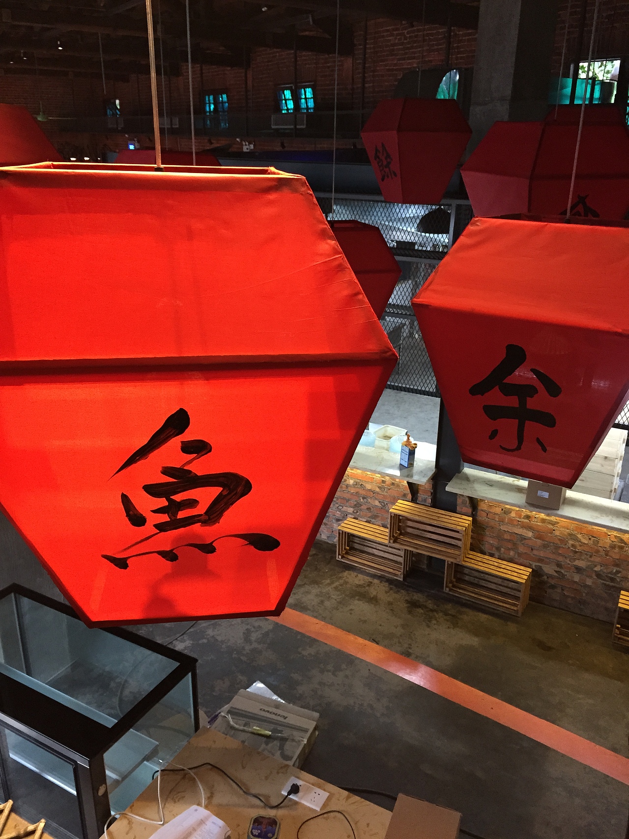 烏托邦風(fēng)格的墻繪，個性為一體。墻體彩繪（圖ZMzA3MDM5MjA=） - 新銳潮流插畫 - 站酷設(shè)計師songsongjy原創(chuàng)素材 - 站酷ZCOOL