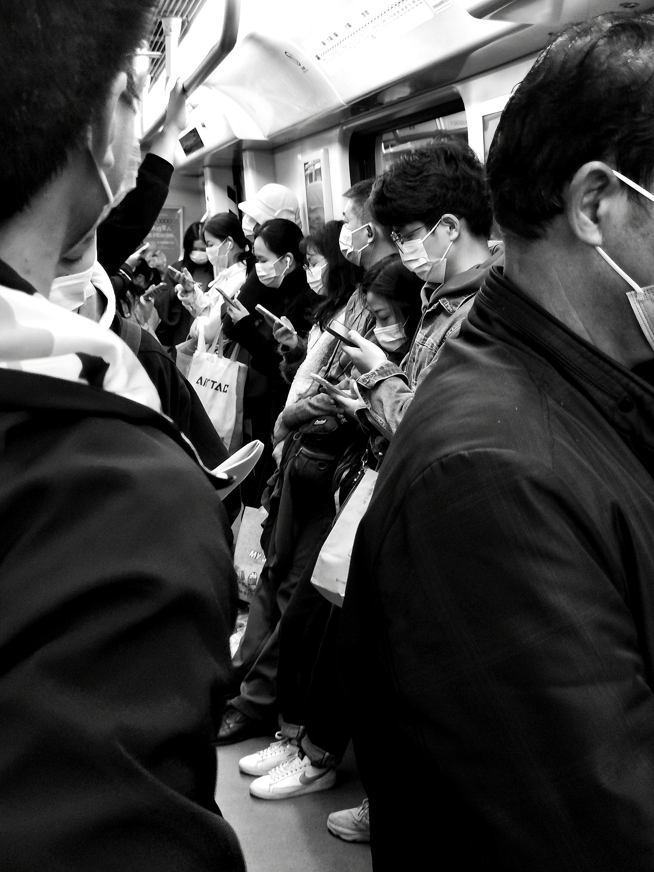 打工人地铁通勤百态‖人文纪实（图ZMzA1MDI1Nzk2） - 人文/纪实摄影 - 站酷设计师家善JS原创素材 - 站酷ZCOOL