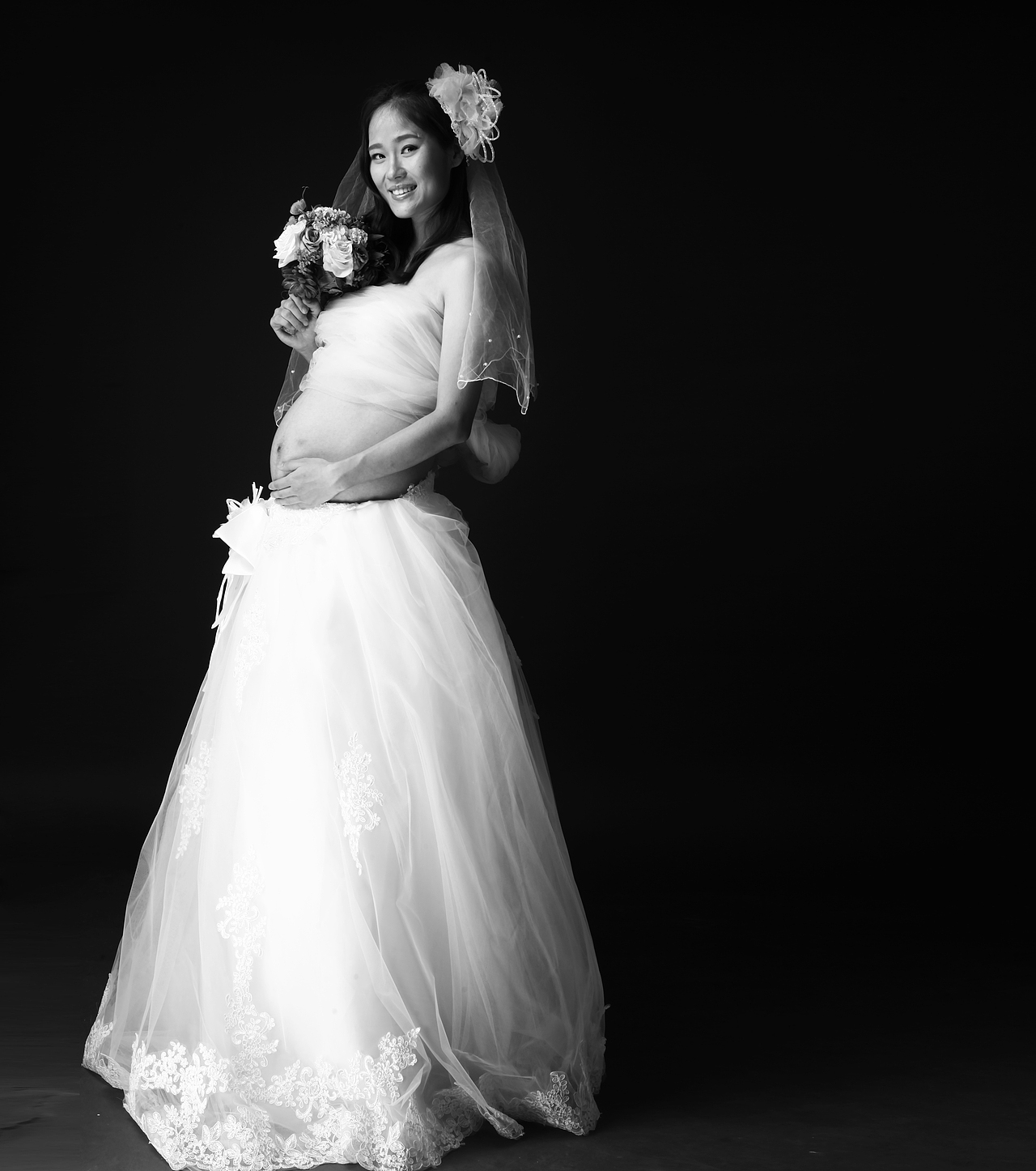 孕妇照 黑白孕妇照 孕妇照团购 孕妇照白纱（图ZMTEwNzczMDYw） - 人像摄影 - 站酷设计师透明元素摄影原创素材 - 站酷ZCOOL