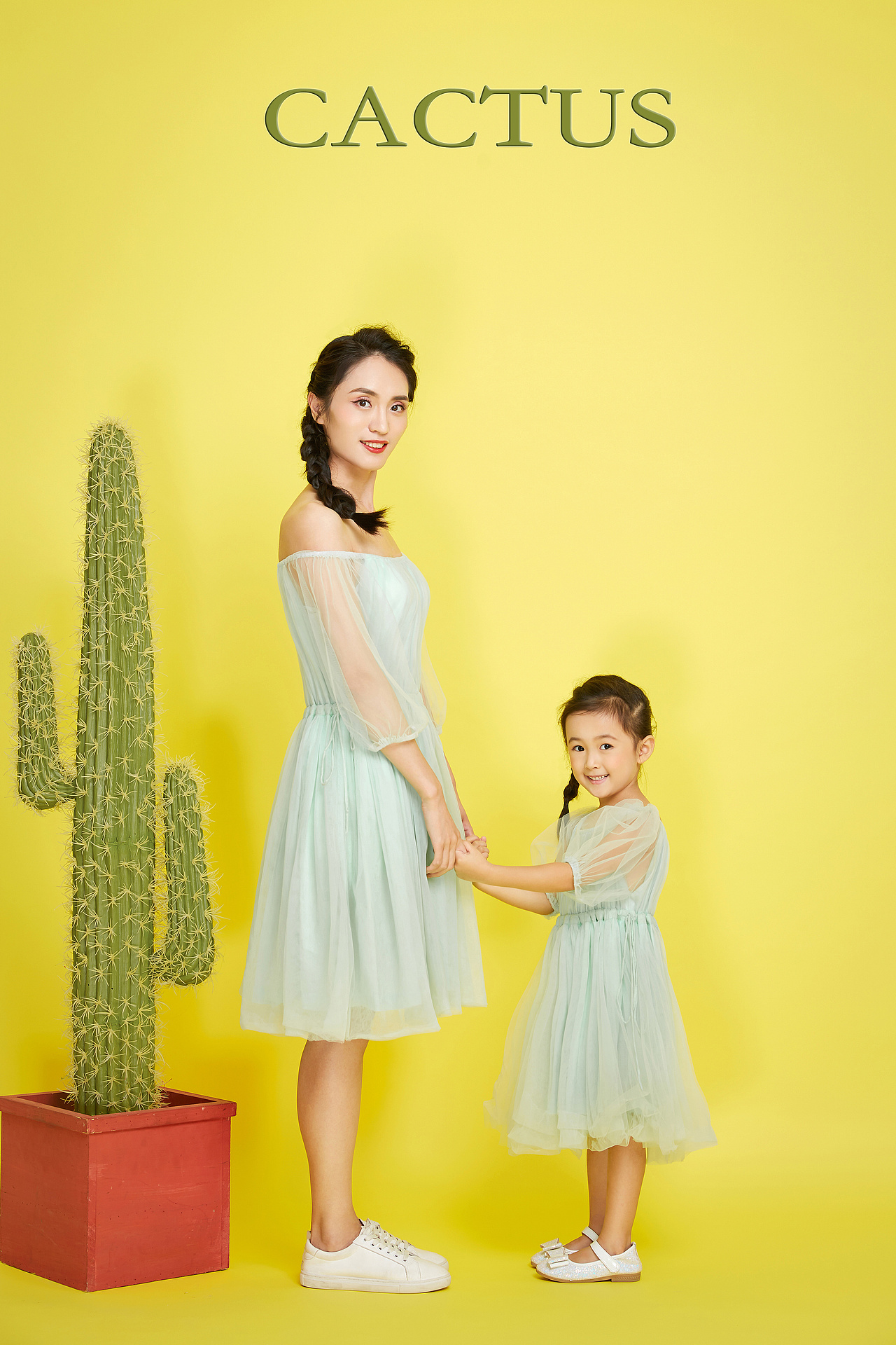 亲子全家福（图ZMjUwNDg3MzMy） - 人像摄影 - 站酷设计师雅匠海悦店原创素材 - 站酷ZCOOL