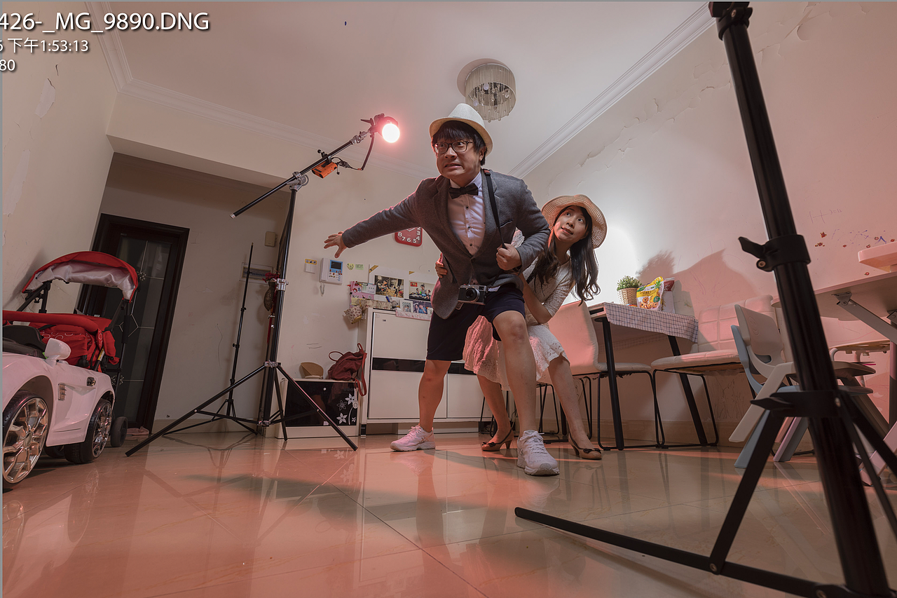 老夫老妻联袂出演~
夫人说这是她第一次出镜，还请大家多多关照啦~希望大家能一直喜欢我们一家噢~~~