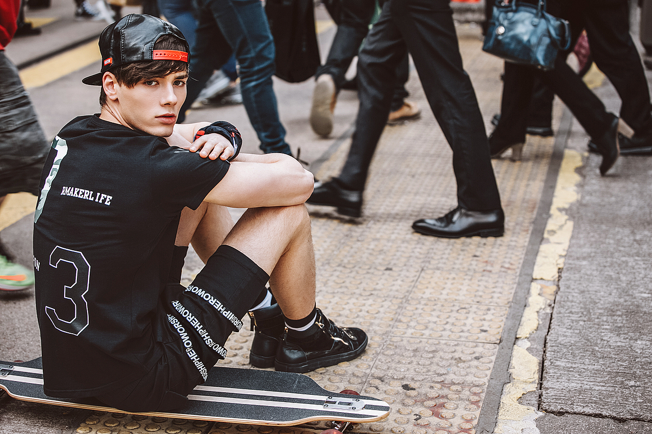 肌肉潮男海外街头拍摄/春夏短袖男装拍摄/时尚男T恤