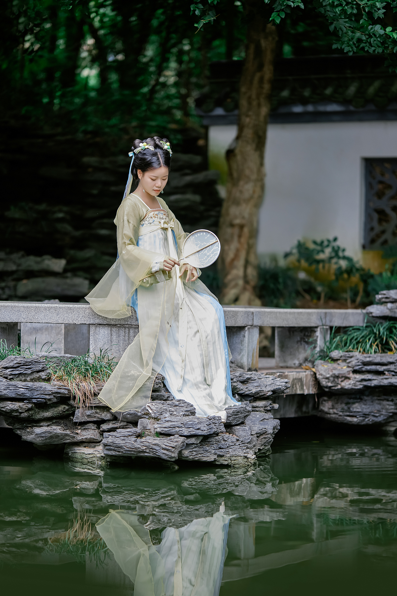 园博园汉服（图ZMzU0NDkxMjU2） - 人像摄影 - 站酷设计师足迹行摄原创素材 - 站酷ZCOOL