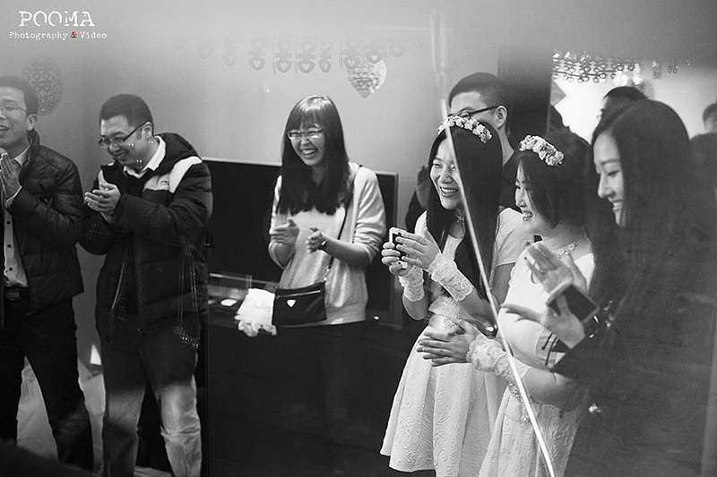 #婚礼纪实摄影# 2014年01月11日 一新闻大厦婚礼 [卜马映像]（图ZMTk3MDMyNDg=） - 人像摄影 - 站酷设计师Pooma卜马原创素材 - 站酷ZCOOL